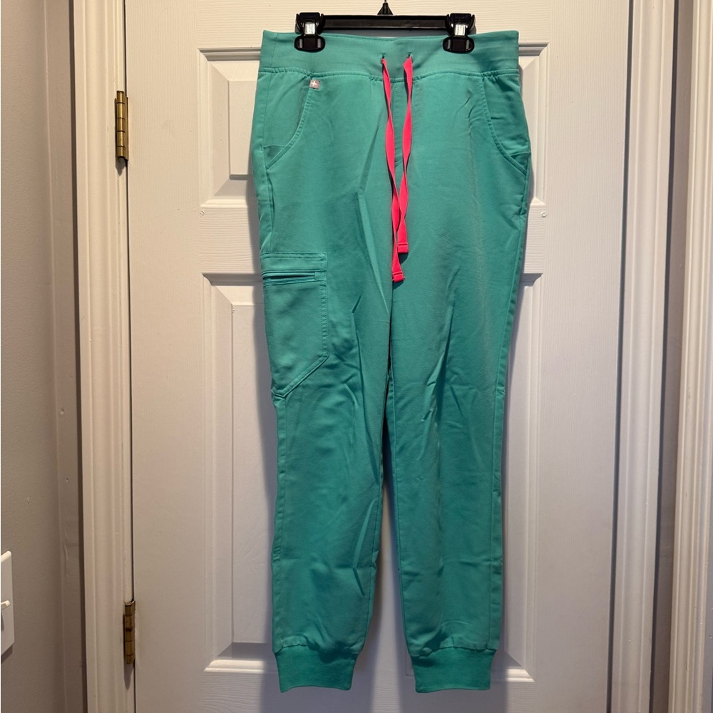 Figs women’s joggers scrub pants
